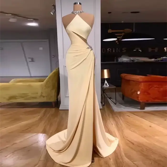 Robe de soirée de luxe en polyester satiné forme de sirène sans bretelles avec soutien-gorge intégré pour femmes occasions spéciales soirées officielles
