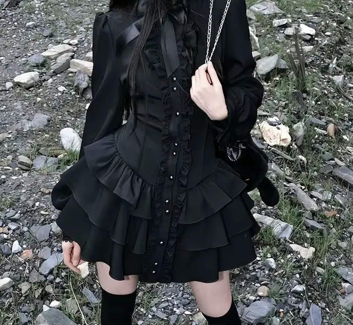 Robe en dentelle rétro sombre à taille cintrée