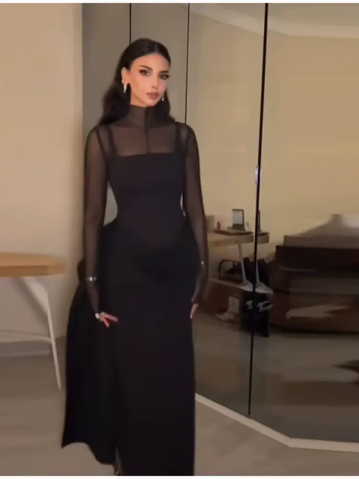 Robe longue chic moderne avec panneau transparent style vintage pour femmes occasions spéciales soirée printemps
