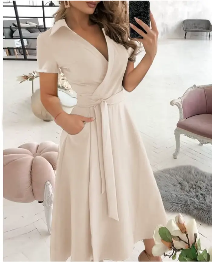 Robe mi-longue polyester à manches courtes col en V avec ceinture à nouer et poches latérales pour femmes occasions spéciales soirée festive ou bureau