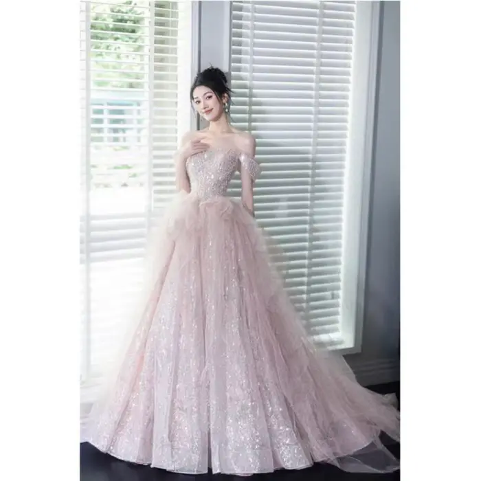 Robe de mariée rose à paillettes, jupe longue queue de poisson