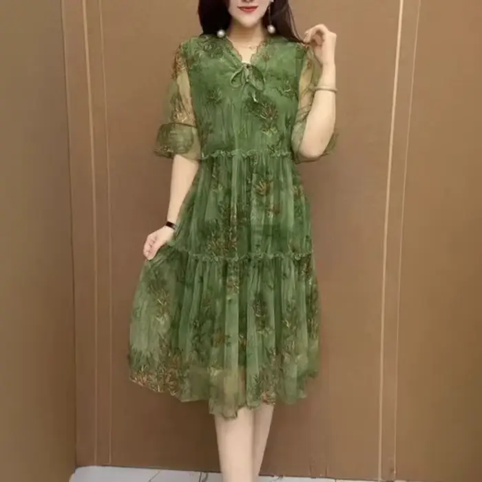 Robe d'été bohème à imprimé floral vert avec manches bouffantes