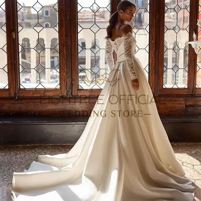 Robe de mariée trapèze élégante en dentelle