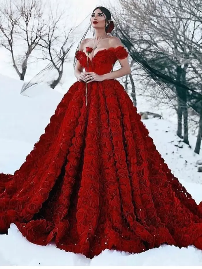 Robe de Bal Rouge Rose Princesse en Dentelle sans Manches pour Soirées et Célébrations de Quinceañera ```