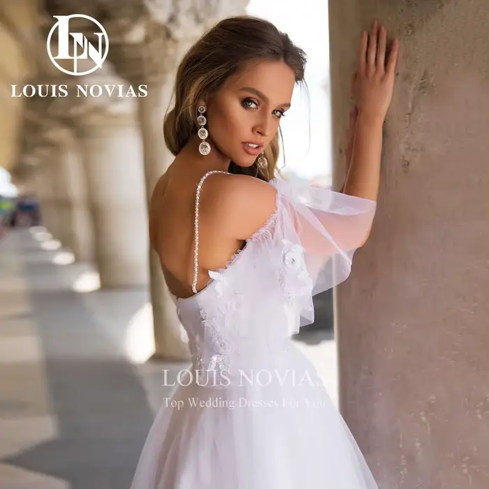Robe de mariée A-ligne avec appliques de fleurs et manches évasées, élégante et personnalisable pour femmes, occaions de mariage, cérémonies et soirées