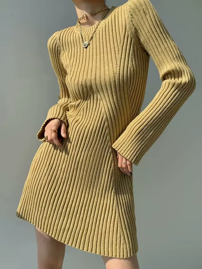 Robe tricotée amincissante pour femmes