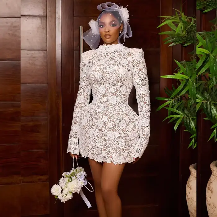 Robe de mariée courte moderne à manches longues personnalisable pour cérémonie civile et occasions spéciales