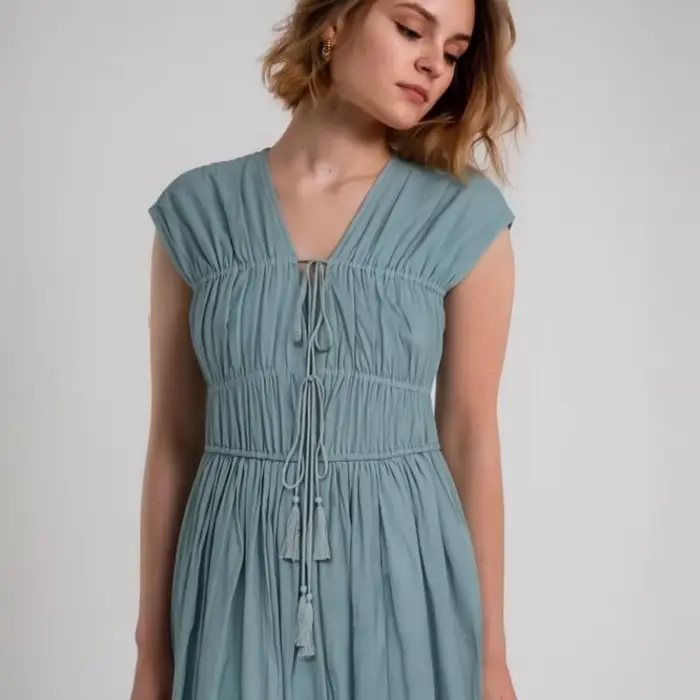 Robe Femme Été 2026 Style Européen Col V Profond Sans Manches Plissée Élégante Chic avec Cordon de Serrage Tendance Urbaine