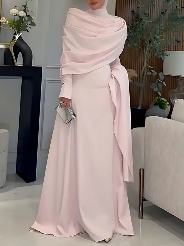 Robe de soirée élégante à col montant