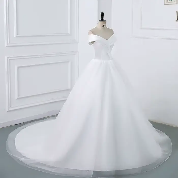 Robe de mariée en satin personnalisée avec balayage et soutien-gorge intégré pour femmes, occasions spéciales et grandes cérémonies traditionnelles