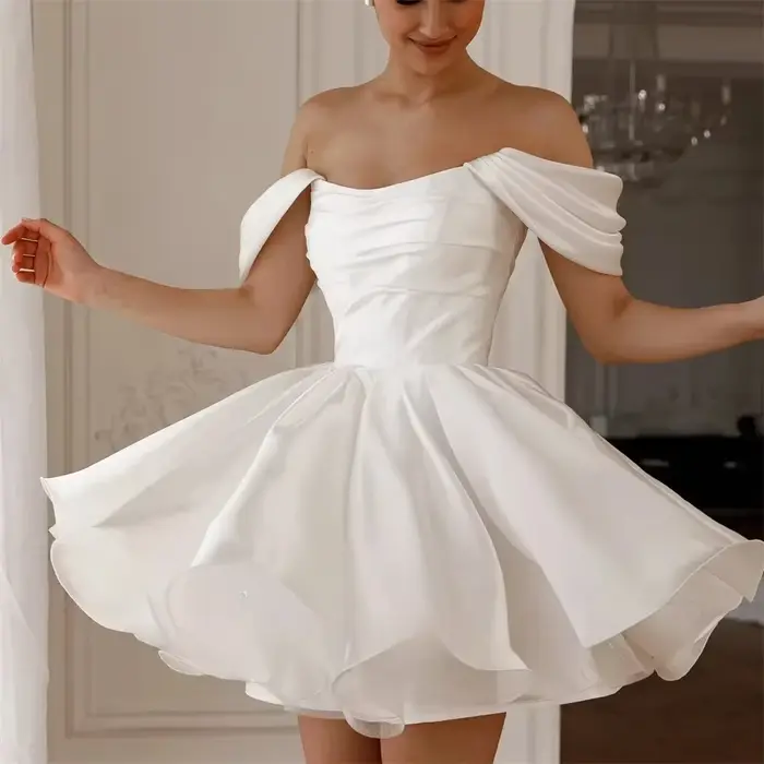 Robe de mariée courte élégante JIERUIZE en polyester satiné pour femmes, hors de l'épaule, silhouette en une ligne, décolleté Mon Amour, confectionnée pour les occasions spéciales et soirées inoubliables