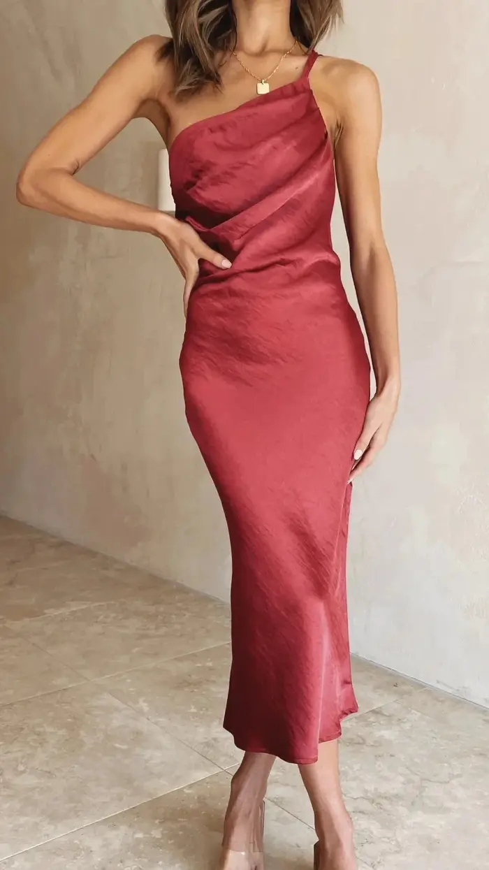 Robe élégante mi-longue ajustée avec lanière dorsale, nouvelle collection Printemps-Été 2025, style transfrontalier, longueur genou