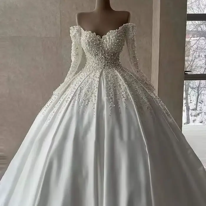 Haute Couture ivoire blanc paillettes hors de l'épaule Satin plissé robe de bal perles dos nu longue