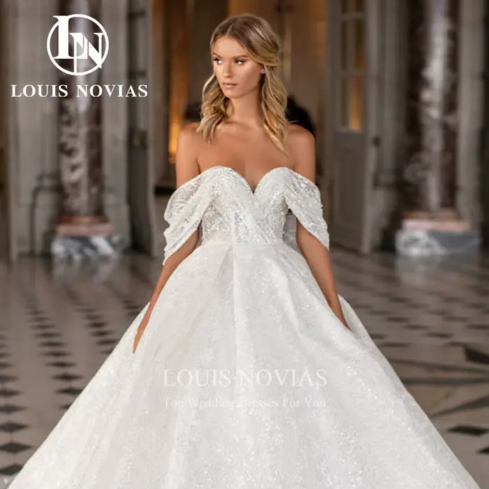 Robe de mariée moderne en tulle brillant avec décoration froncée et plissée style hors de l'épaule pour cérémonie de mariage et soirée de gala