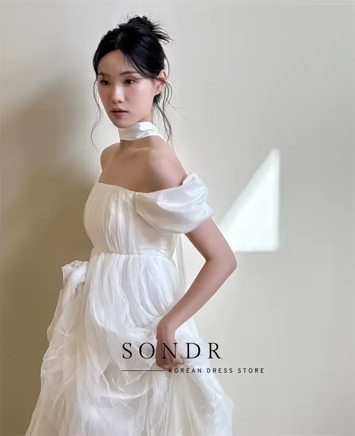Robe de mariée coréenne moderne Sondr sans manches avec dos corset pour femmes occasions spéciales et séances photos
