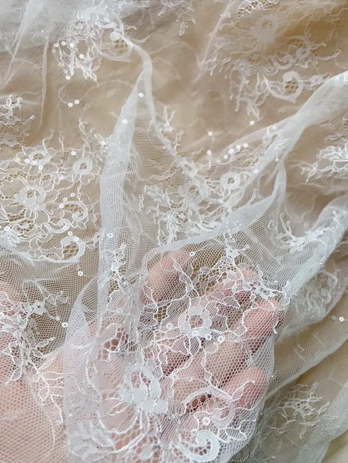 Tissu en dentelle pour robe de mariée française