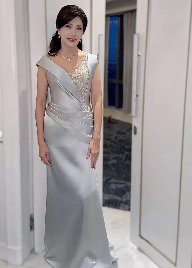 Robe de soirée de mariage personnalisée élégante en dentelle avec appliques et perles pour mères du marié et de la mariée pour cérémonies formelles