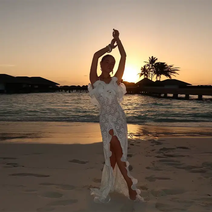 Robe longue de vacances en dentelle plissée