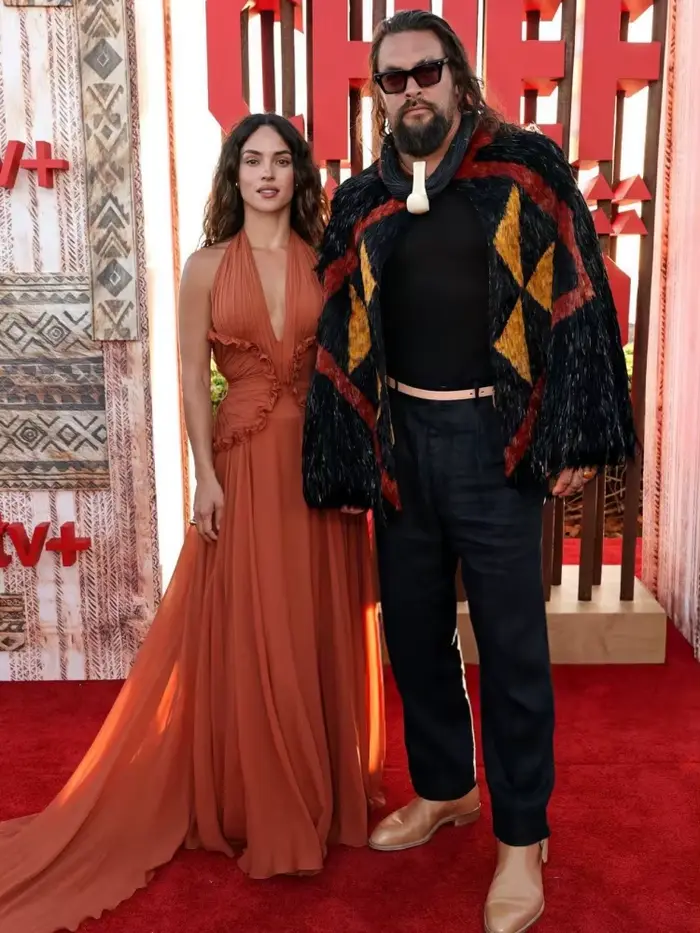 Robe dos nu en mousseline orange rouille avec détails à volants pour femmes, élégante pour soirées et événements spéciaux