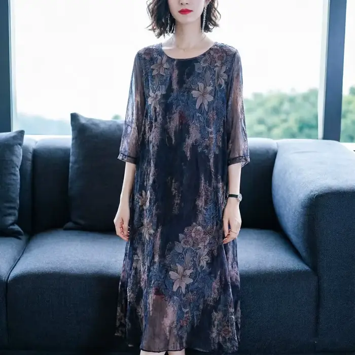 Robe midi grande taille en polyester avec décolleté moderne pour femmes, élégante et confortable pour les mères d'âge moyen, occasiions spéciales et quotidienne