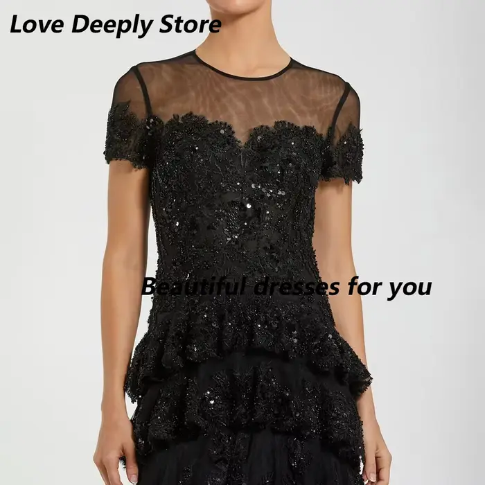 Robe de soirée noire, col rond