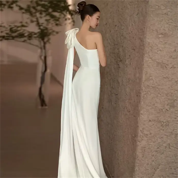 Robes de mariée sirène élégantes asymétriques sans manches avec nœud en satin pour femmes 2026