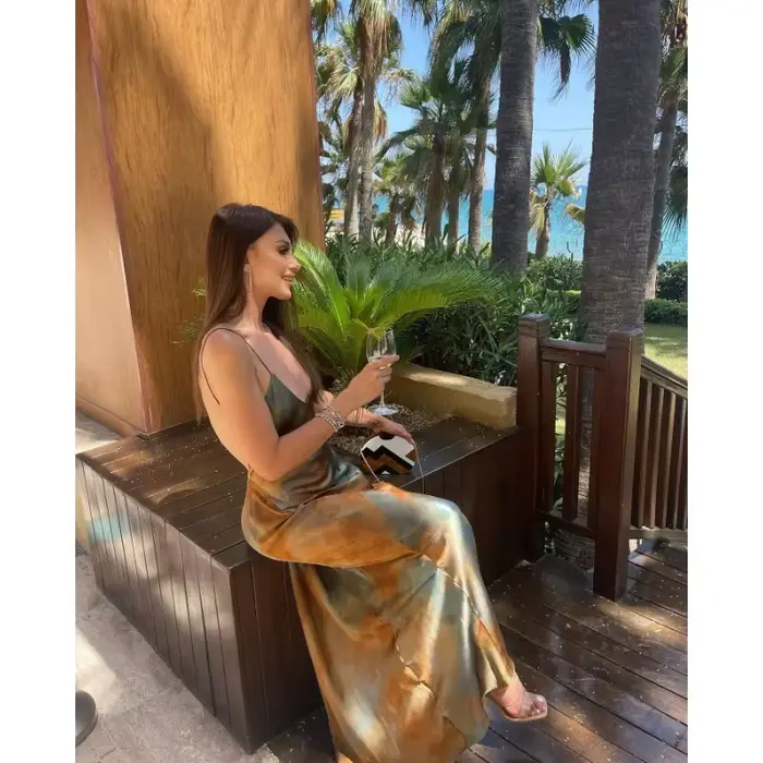 Robe longue élégante et sexy pour femmes, style de plage, soie, col en V, dos ouvert, impression arc-en-ciel, sans manches, pull, occassions spéciales