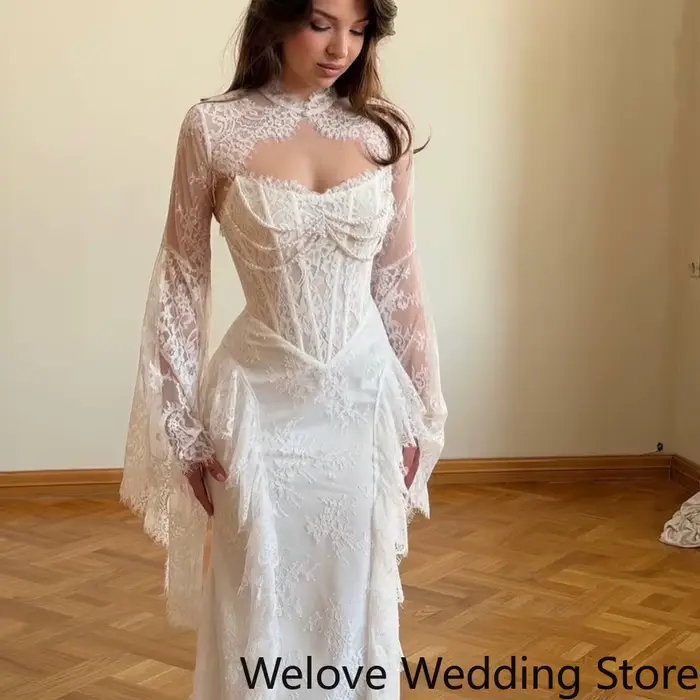 Robe de mariée sirène vintage blanche avec dentelle transparente et manches longues évasées pour soirée officielle