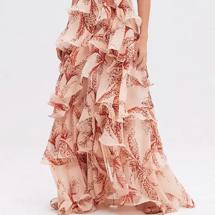 Robe longue plissée à volants