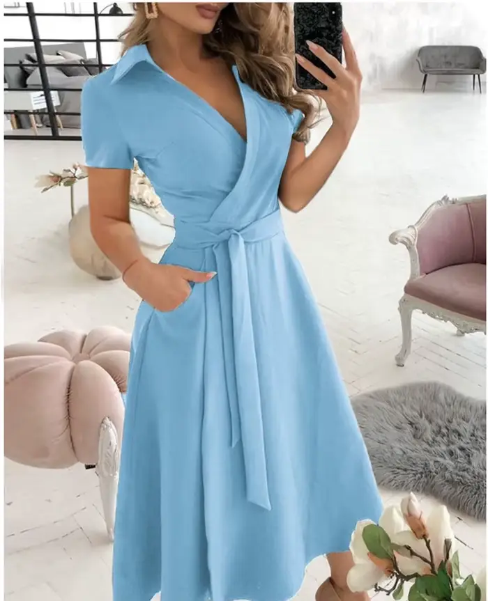 Robe mi-longue polyester à manches courtes col en V avec ceinture à nouer et poches latérales pour femmes occasions spéciales soirée festive ou bureau