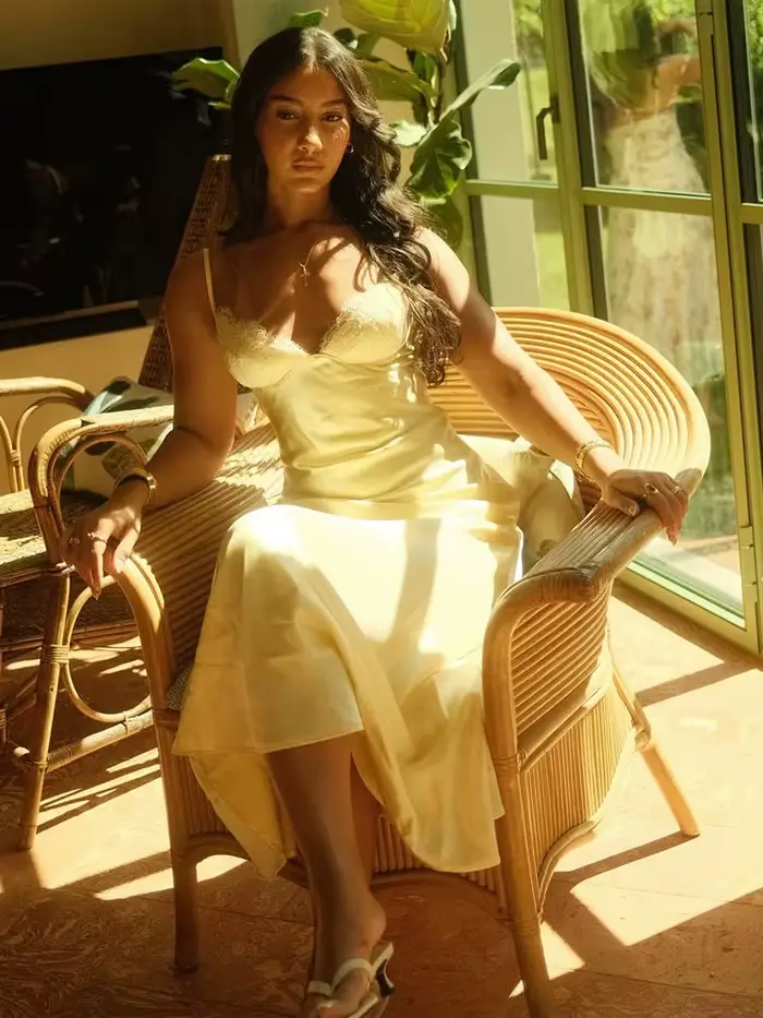 Robe longue en satin jaune pour femme