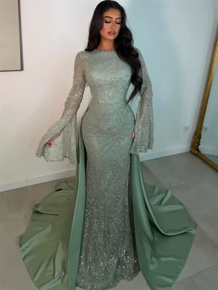 Robe de soirée Contessa sur mesure vert sauge à manches cloche
