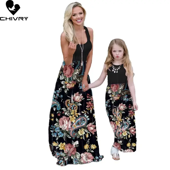 Robe d'été sans manches en patchwork de fleurs pour mère et filles occasions spéciales tenues assorties famille nouvelle collection polyester décontracté