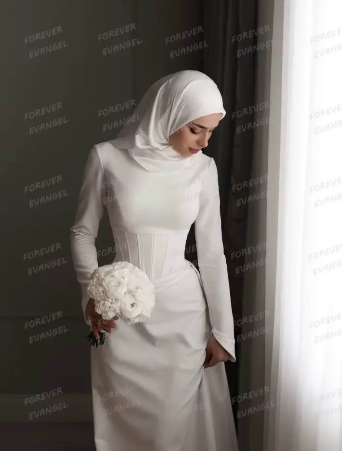 Robe de mariée musulmane en satin sirène avec décolleté haut et décoration plissée pour femmes occasions spéciales