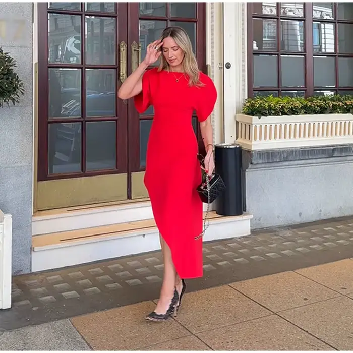Nouvelle Robe d'été asymétrique rouge élégante à col rond, manches courtes cintrées, coupe irréguliè