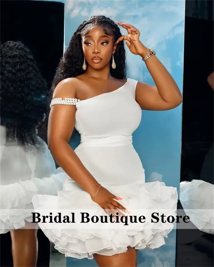 Robe de bal courte blanche exquise avec perles et motifs géométriques pour femmes de tous les âges événements spéciaux