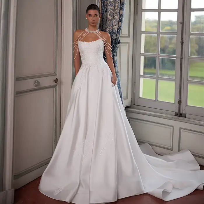 Robe de mariée moderne personnalisée avec perles