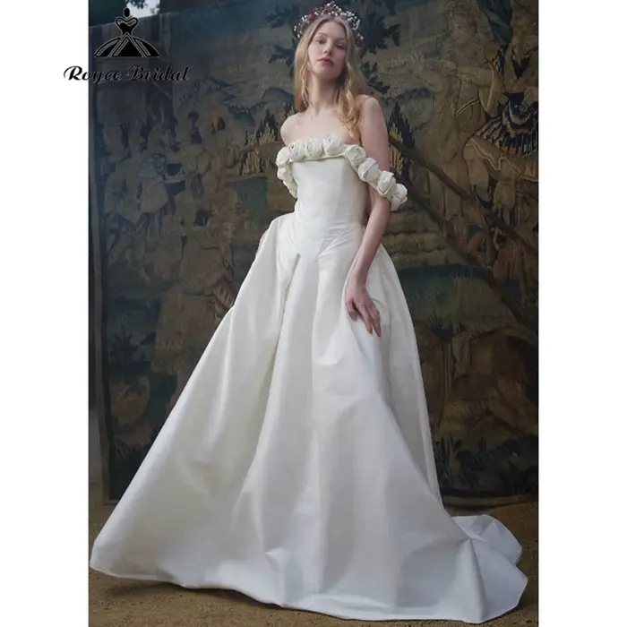 Robe de mariée minimaliste RoyceBridal coupe A-line 2026 avec fleurs 3D faites à la main