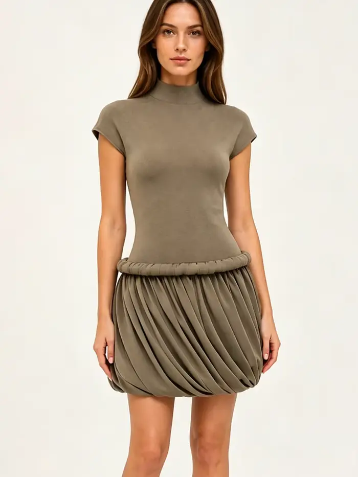 Robe mini chic à col montant et froncée PUAL, style élégant et moulant, idéale pour les soirées, les rendez-vous et les événements nocturnes, un incontournable pour 2026