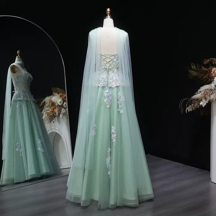 Robe de soirée élégante vert sauge Sharon Said 2026 avec écharpe