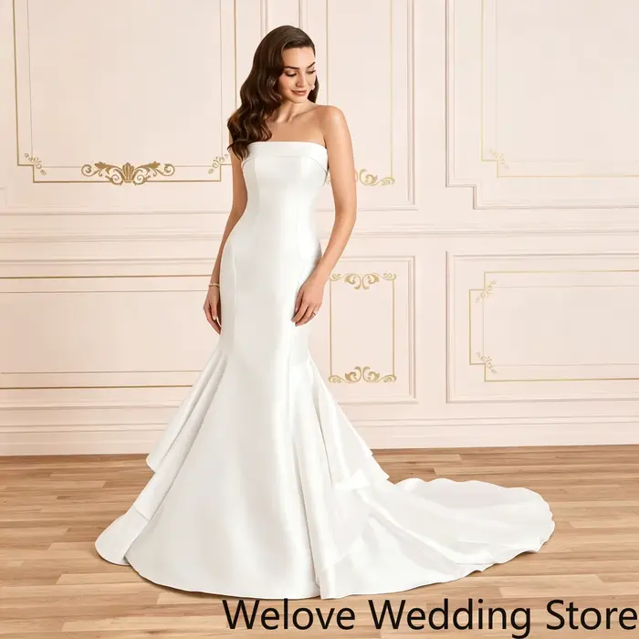 Robe de mariée sirène en satin ivoire minimaliste personnalisée, avec un col tube droit et épuré, et