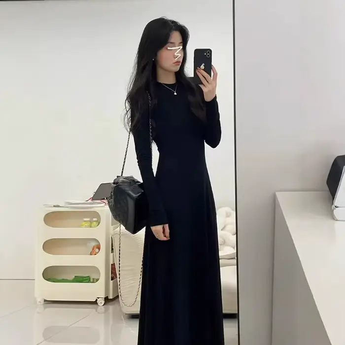 Robe longue noire élégante Hebe Style à manches longues