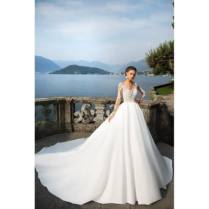 Robe de Mariée Personnalisée en Satin Simple avec Col en V et Train de Balayage pour Occasions Spéciales Femme