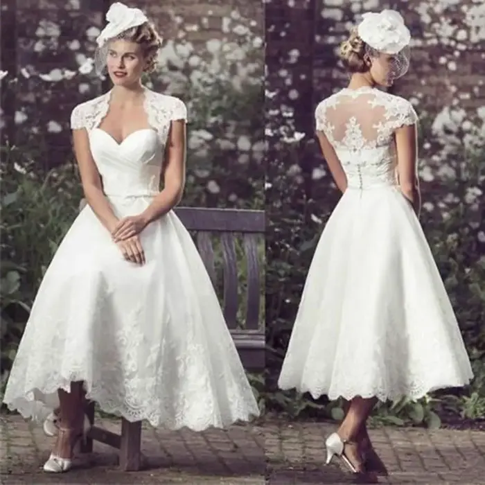 Robe de mariée courte de plage en dentelle personnalisée pour femmes romantique occassions spéciales mariage civil beach bohemian simple elegant