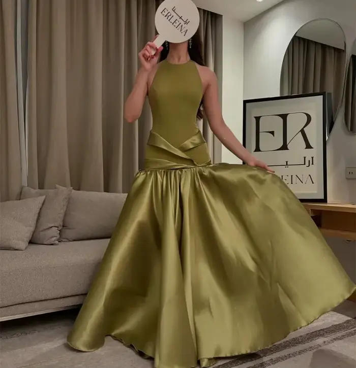 Robe de soirée vert olive col licou élégante à offrir pour femme soirées officielles perles cristal dentelle soutien-gorge intégré