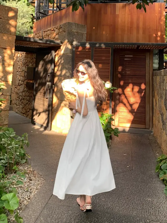 Robe blanche sans bretelles coupe trapèze pour femme