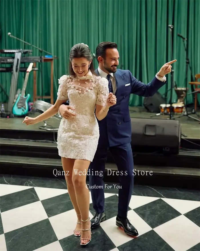 Robe de mariée Qanz chic à manches courtes avec appliques florales et dentelle col rond pour cérémonie civile ou occasion spéciale