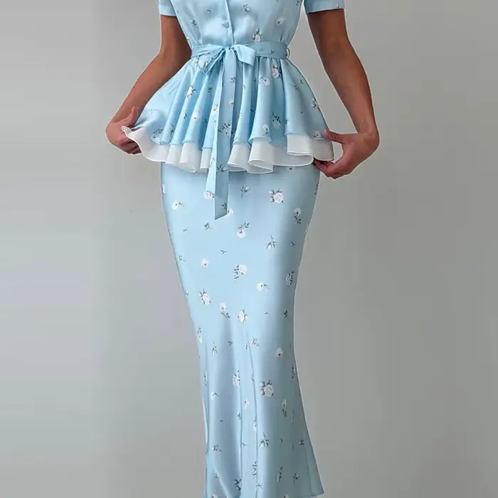 Ensemble chic pour femme : haut imprimé floral à col en V, manches courtes, volants, ceinture à noue