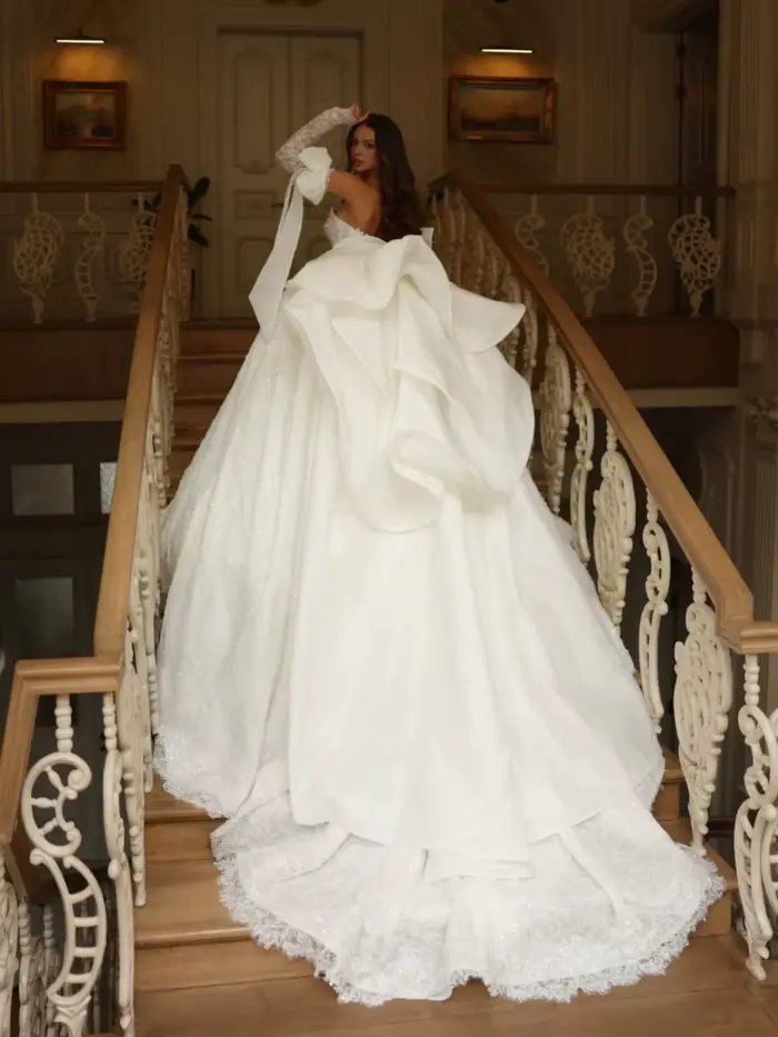 Robe de mariée exquise perlée princesse rêveuse en dentelle avec train de la cour pour femmes occasions spéciales mariage