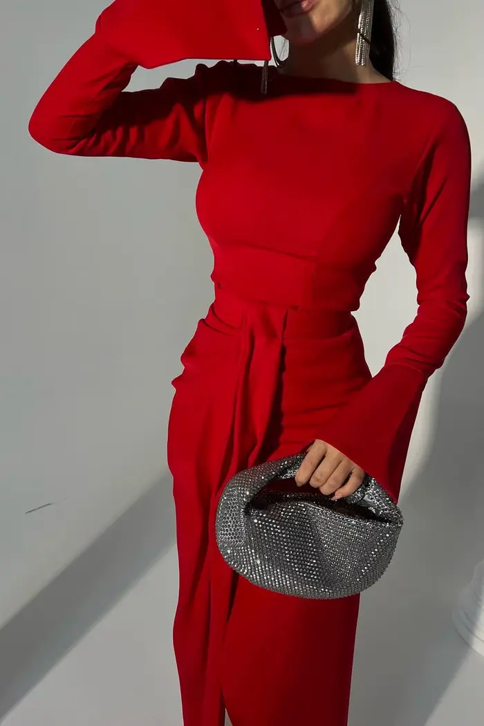 Robe de soirée rouge sexy ajustée à la taille, simple, pour événements formels, bal de promo, avec fente, manches évasées élégantes, pour fête d'anniversaire, tenue féminine